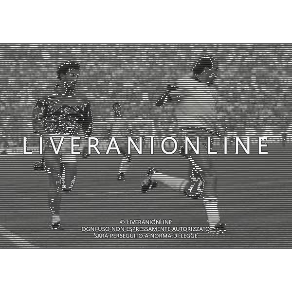 14-10-1989 BOLOGNA PARTITA AMICHEVOLE NAZIONALE ITALIANA -BRASILE 0-1 NELLA FOTO GIANLUCA VIALLI E ALEMAO AG ALDO LIVERANI SAS