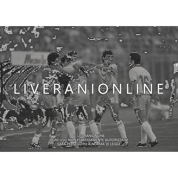 14-10-1989 BOLOGNA PARTITA AMICHEVOLE NAZIONALE ITALIANA -BRASILE 0-1 NELLA FOTO ABBRACCI GIOCATORI BRASILE DOPO IL GOAL AG ALDO LIVERANI SAS