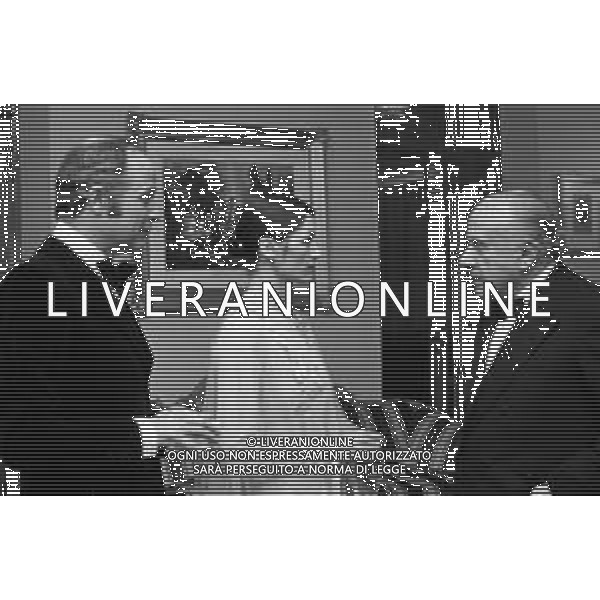 GALA\' " SANREMO PER UNICEF " MARZO 1974 - RETROSPETTIVA NELLA FOTO CARLA FRACCI E IL MARITO BEPPE MENEGATTI CON LO SCULTORE FRANCESCO MESSINA ©Archivio Giovanni Liverani AGENZIA ALDO LIVERANI SAS