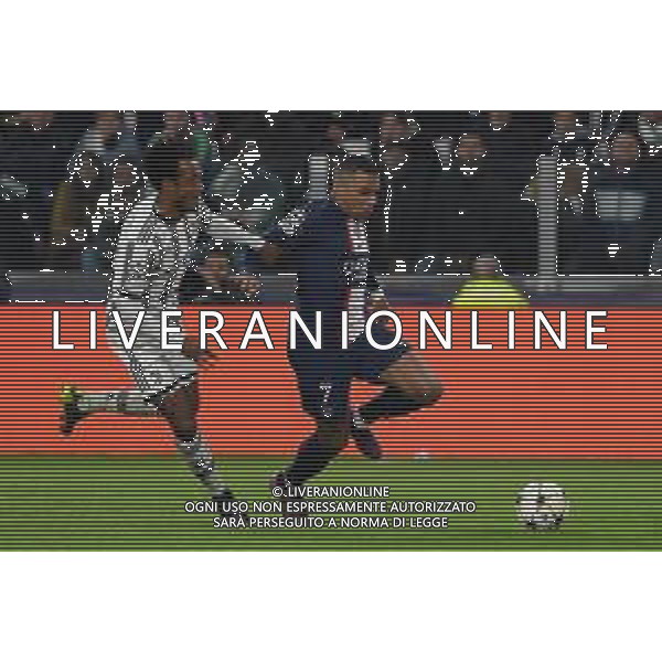 Torino 02.11.2022 Stadio Allianz Stadium ©Manuela Viganti/Agenzia Aldo Liverani Juventus vs Paris Saint Germain Champions League 2022/2023 Gruppo H Giornata 6 di 6 Nella foto: kylian mbappe\' e juan cuadrado / AGENZIA ALDO LIVERANI SAS