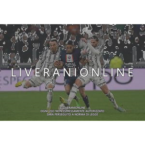 Torino 02.11.2022 Stadio Allianz Stadium ©Manuela Viganti/Agenzia Aldo Liverani Juventus vs Paris Saint Germain Champions League 2022/2023 Gruppo H Giornata 6 di 6 Nella foto: filip kostic achraf hakimi e adrien rabiot / AGENZIA ALDO LIVERANI SAS