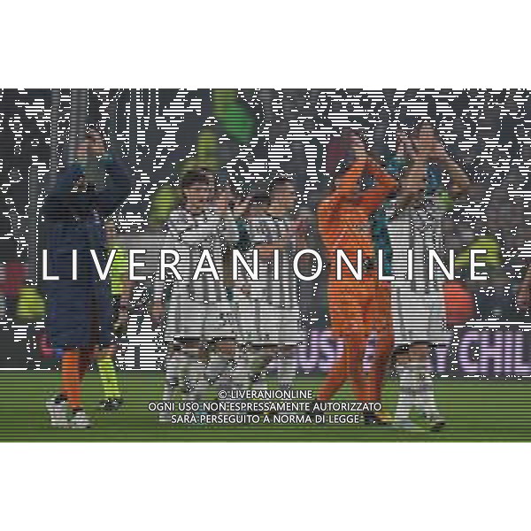 Torino 02.11.2022 Stadio Allianz Stadium ©Manuela Viganti/Agenzia Aldo Liverani Juventus vs Paris Saint Germain Champions League 2022/2023 Gruppo H Giornata 6 di 6 Nella foto: i giocatori della juventus ringraziano i tifosi a fine gara / AGENZIA ALDO LIVERANI SAS