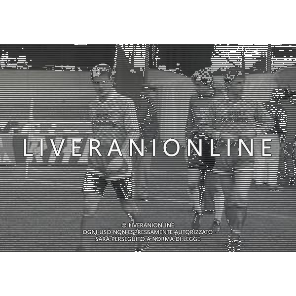 17-01-1990 VERONA CAMPIONATO DI CALCIO SERIE A VERONA-BARI 1-1 NELLA FOTO MASSIMO BRAMBATI-MASSIMO CARRERA E ALESSANDRO MANNINI AG ALDO LIVERANI SAS