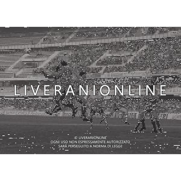 17-01-1990 VERONA CAMPIONATO DI CALCIO SERIE A VERONA-BARI 1-1 NELLA FOTO AZIONE DI GIOCO AG ALDO LIVERANI SAS