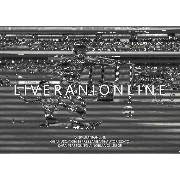 01-10-1989 VERONA CAMPIONATO DI CALCIO SERIE A VERONA-LECCE 0-0 NELLA FOTO DAVIDE PELLEGRINI E LUIGI GARZYA AG ALDO LIVERANI SAS