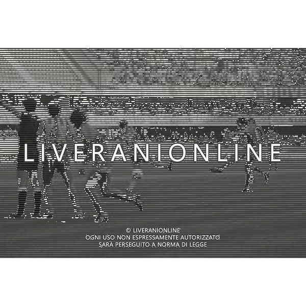 01-10-1989 VERONA CAMPIONATO DI CALCIO SERIE A VERONA-LECCE 0-0 NELLA FOTO PUNIZIONE MARINO MAGRIN AG ALDO LIVERANI SAS