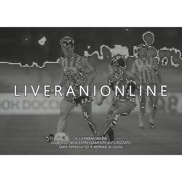 01-10-1989 VERONA CAMPIONATO DI CALCIO SERIE A VERONA-LECCE 0-0 NELLA FOTO LUIGI GARZYA E DAVIDE PELLEGRINI AG ALDO LIVERANI SAS
