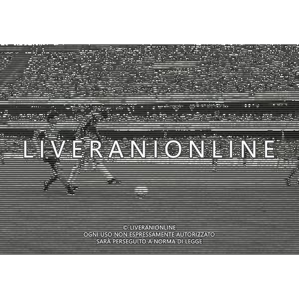 22-04-1990 VERONA CAMPIONATO DI CALCIO SERIE A VERONA-MILAN 2-1 NELLA FOTO TIRO MARCO VAN BASTEN AG ALDO LIVERANI SAS