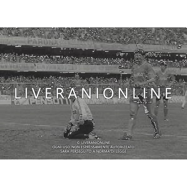 22-04-1990 VERONA CAMPIONATO DI CALCIO SERIE A VERONA-MILAN 2-1 NELLA FOTO ANGELO PERUZZI E LUCIANO FAVERO DOPO IL GOAL AG ALDO LIVERANI SAS