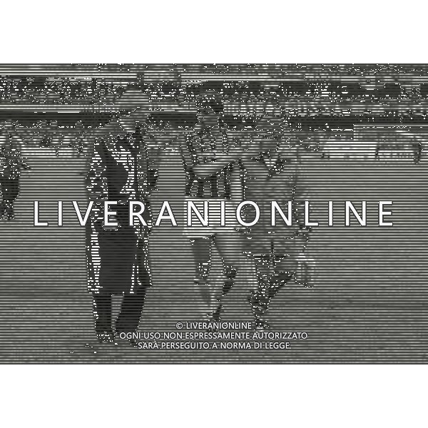 22-04-1990 VERONA CAMPIONATO DI CALCIO SERIE A VERONA-MILAN 2-1 NELLA FOTO IL DOTTOR GIAN BATTISTA MONTI E PAOLO MALDINI AG ALDO LIVERANI SAS