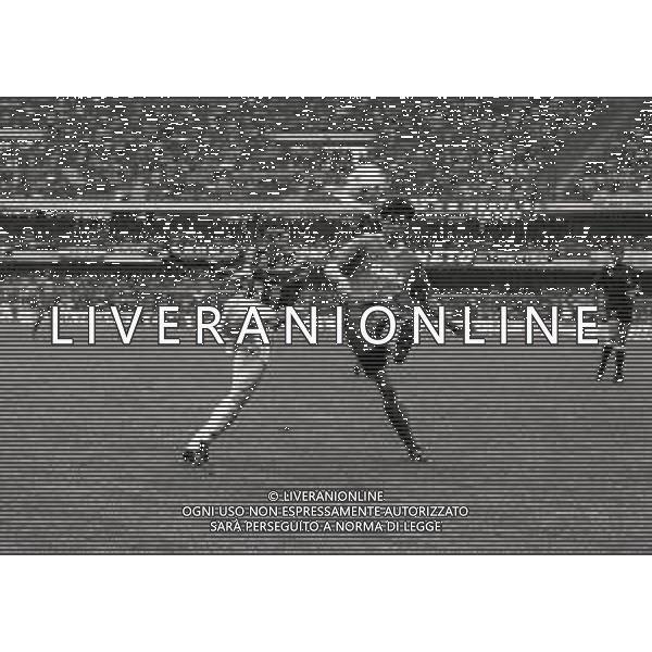 22-04-1990 VERONA CAMPIONATO DI CALCIO SERIE A VERONA-MILAN 2-1 NELLA FOTO DANIELE MASSARO E VICTOR SOTOMAYOR AG ALDO LIVERANI SAS