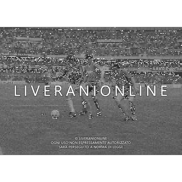22-04-1990 VERONA CAMPIONATO DI CALCIO SERIE A VERONA-MILAN 2-1 NELLA FOTO DANIELE MASSARO-VICTOR SOTOMAYOR E VITTORIO PUSCEDDU AG ALDO LIVERANI SAS