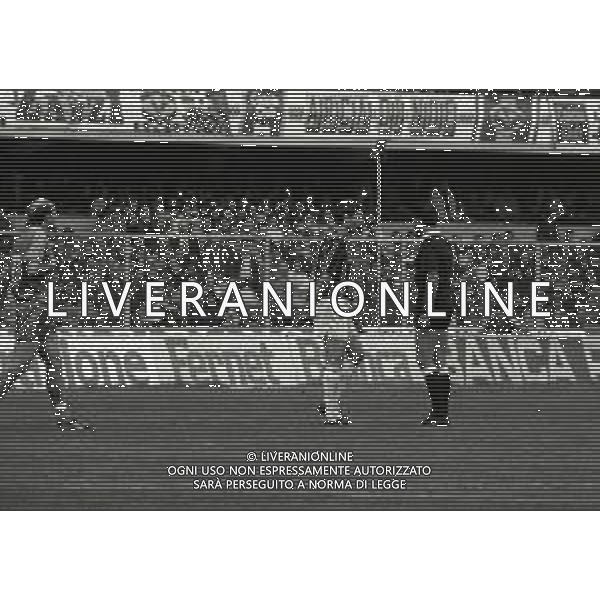 22-04-1990 VERONA CAMPIONATO DI CALCIO SERIE A VERONA-MILAN 2-1 NELLA FOTO DANIELE MASSARO E L\' ARBITRO ROSARIO LO BELLO AG ALDO LIVERANI SAS