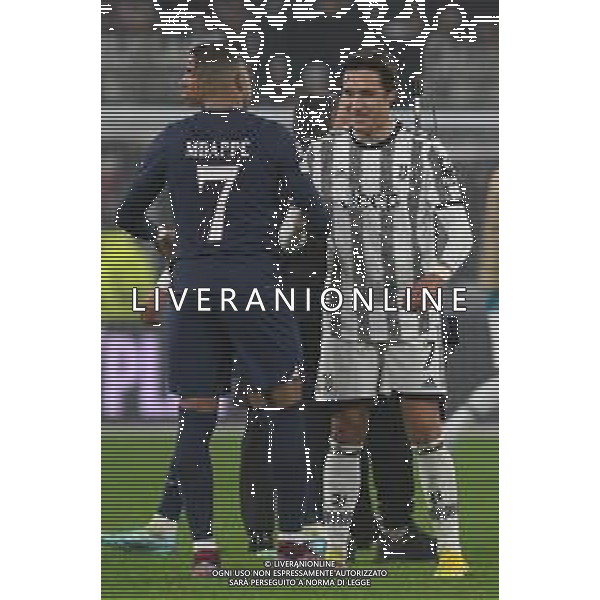 Torino 02.11.2022 Stadio Allianz Stadium ©Manuela Viganti/Agenzia Aldo Liverani Juventus vs Paris Saint Germain Champions League 2022/2023 Gruppo H Giornata 6 di 6 Nella foto: federico chiesa e kylian Mbappe\' si abbracciano la maglia a fine gara / AGENZIA ALDO LIVERANI SAS