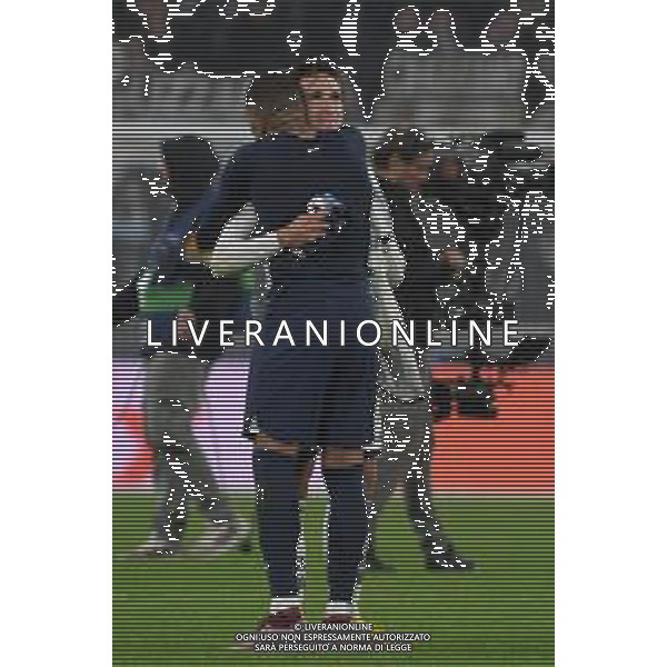 Torino 02.11.2022 Stadio Allianz Stadium ©Manuela Viganti/Agenzia Aldo Liverani Juventus vs Paris Saint Germain Champions League 2022/2023 Gruppo H Giornata 6 di 6 Nella foto: federico chiesa e kylian Mbappe\' si abbracciano a fine gara / AGENZIA ALDO LIVERANI SAS
