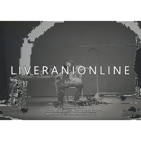 1982 MILANO TEATRO GEROLAMO SPETTACOLO TEATRALE DI LIVIA CERINI NELLA FOTO LIVIA CERINI NELLO SPETTACOLO AG ALDO LIVERANI SAS