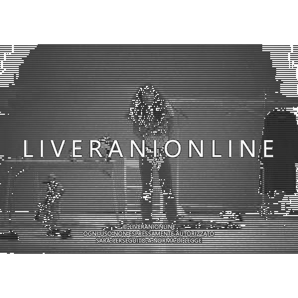 1982 MILANO TEATRO GEROLAMO SPETTACOLO TEATRALE DI LIVIA CERINI NELLA FOTO LIVIA CERINI NELLO SPETTACOLO AG ALDO LIVERANI SAS