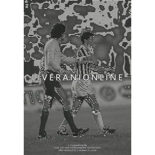28-08-1983 TORINO COPPA ITALIA FASE A GIRONI JUVENTUS-CATANZARO 1-0 NELLA FOTO PAOLO ROSSI E MARIO PARADISI AG ALDO LIVERANI SAS