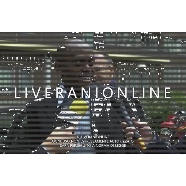 MILANO,09-10-02 DFP/FOTO GIORGIO RAVEZZANI DEFERIMENTO LUCIANO SIQUEIRA DE OLIVEIRA: LUCIANO PARLA AI GIORNALISTI AG ALDO LIVERANI SAS