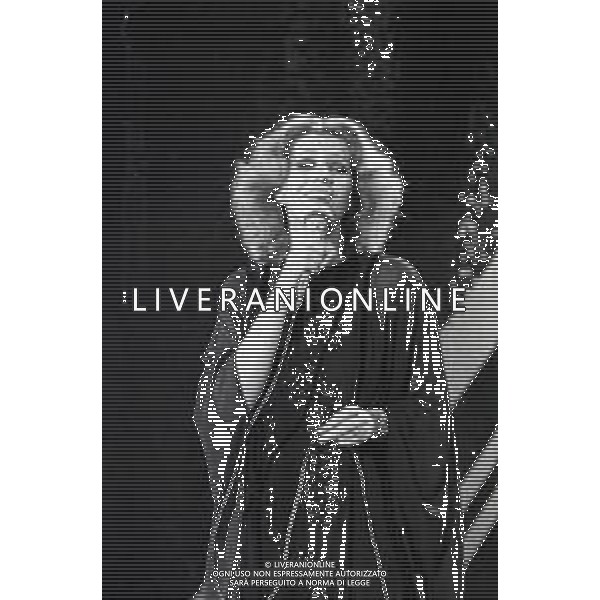IVA ZANICCHI CANTANTE RETROSPETTIVA NELLA FOTO A SAINT VINCENT NEL 1976 AG AGENZIA ALDO LIVERANI SAS