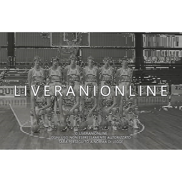 1980-1981 CANTU\' PRESENTAZIONE DELLA FORMAZIONE DI BASKET SQUIBB CANTU\' SERIE A 1 AG ALDO LIVERANI SAS