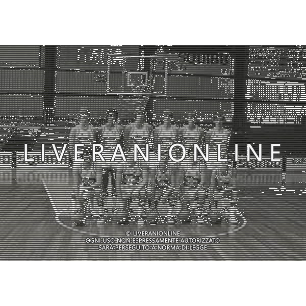 1980-1981 CANTU\' PRESENTAZIONE DELLA FORMAZIONE DI BASKET SQUIBB CANTU\' SERIE A 1 AG ALDO LIVERANI SAS