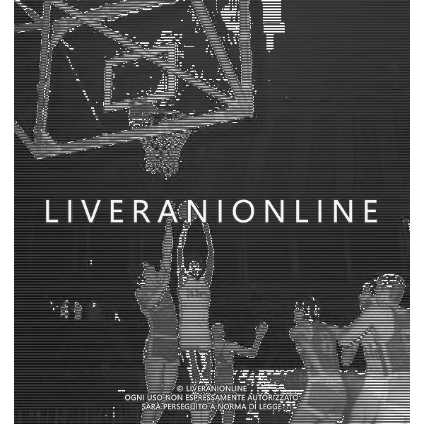 1976 MILANO CAMPIONATO DI BASKET SERIE A ALCO BOLOGNA-MOBILQUATTRO MILANO 80-90 NELLA FOTO AZIONE DI GIOCO AG ALDO LIVERANI SAS