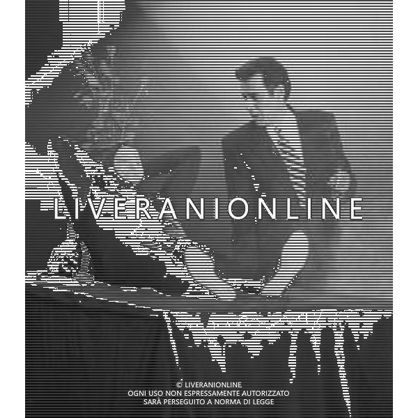 PROGRAMMA TELEVISIVO \'UNA ROTONDA SUL MARE\' SECONDA EDIZIONE DEL 1990 - RETROSPETTIVA NELLA FOTO TEO TEOCOLI CON MASSIMO BOLDI ©Archivio AG ALDO LIVERANI SAS