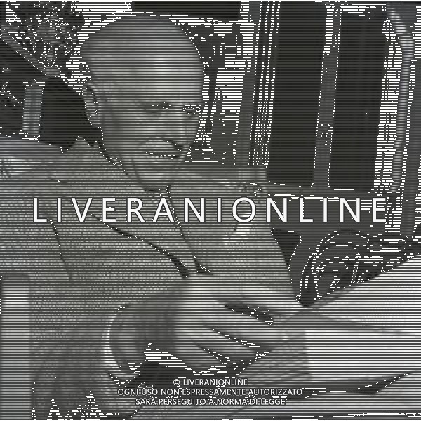 RETROSPETTIVA GENERALE UMBERTO NOBILE ESPLORATORE-INGEGNERE ACCADEMICO ITALIANO NELLA FOTO IL GENERALE UMBERTO NOBILE NELLA SUA CASA A ROMA NELL\'ANNO 1952 FOTO SANDRO VESPASIANI-AG ALDO LIVERANI SA