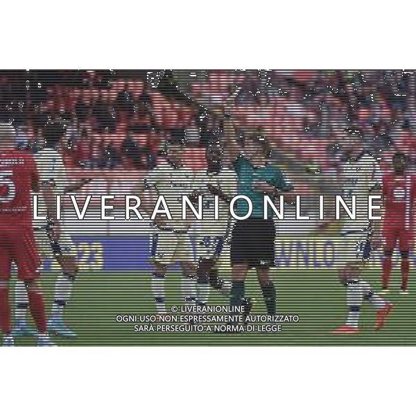 TVRG l\'arbitro Francesco Cosso di Reggio Calabria espelle Giangiacomo Magnani (Hellas Verona) dopo consulto con il VAR Monza vs Hellas Verona Monza 06-11-2022 U-Power Stadium Campionato Serie A TIM - 6a giornata foto Roberto Garavaglia/ag. Aldo Liverani sas / AGENZIA ALDO LIVERANI SAS