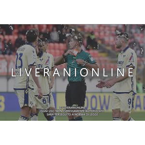 TVRG l\'arbitro Francesco Cosso di Reggio Calabria espelle Giangiacomo Magnani (Hellas Verona) dopo consulto con il VAR Monza vs Hellas Verona Monza 06-11-2022 U-Power Stadium Campionato Serie A TIM - 6a giornata foto Roberto Garavaglia/ag. Aldo Liverani sas / AGENZIA ALDO LIVERANI SAS