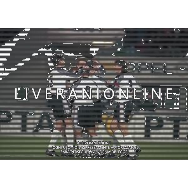 25-03-1998 VIENNA PARTITA AMICHEVOLE AUSTRIA-UNGHERIA 2-3 NELLA FOTO ABBRACCI GIOCATORI AUSTRIACI DOPO UN GOAL AG ALDO LIVERANI SAS