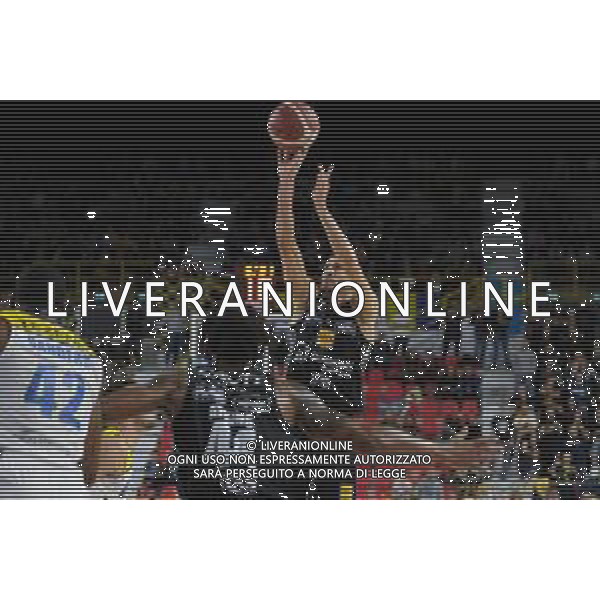 Tiro in sospensione di Diego Flaccadori - Dolomiti Energia Trentino durante il match tra Tezenis Verona e Dolomiti Trentino Energia valido per la sesta giornata del campionato Italiano di basket serie A1. 6 Novembre 2022, Pala AGSM-AIM, Verona, Italia FOTO ROBERTO TOMMASINI-AG ALDO LIVERANI SAS