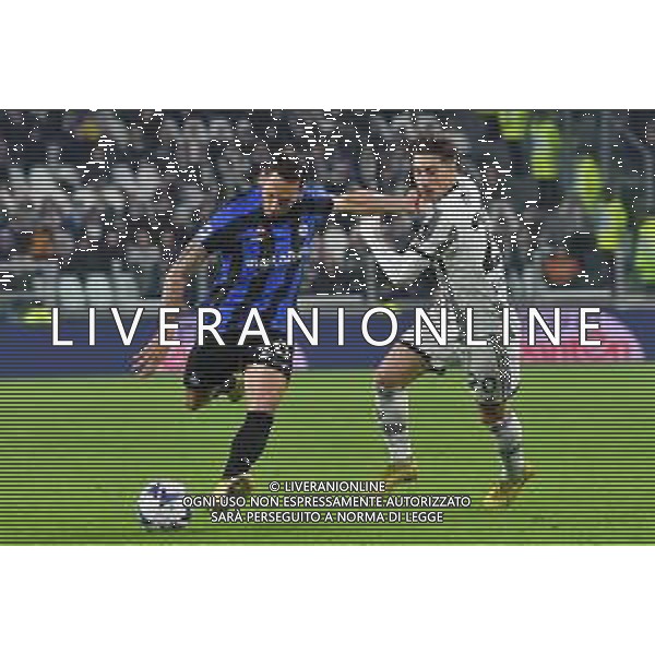 Torino 06.11.2022 Allianz Stadium ©Manuela Viganti/Agenzia Aldo Liverani Juventus vs Inter Campionato Calcio Serie A TIM 2022/2023 13a giornata Nella foto: HAKAN CALHANOGLU-FABIO MIRETTI ©AGENZIA ALDO LIVERANI SAS