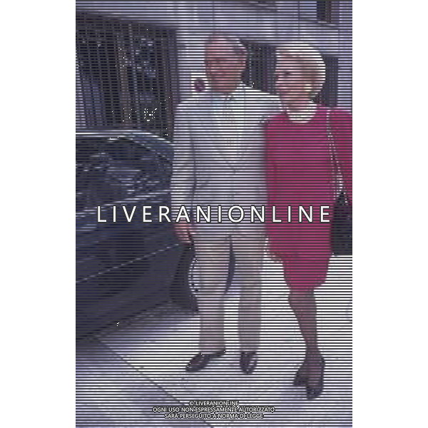 RETROSPETTIVA JANET LEIGH PSEUDONIMO DI JANNET HELEN MORRISON ATTRICE  NELLA FOTO JANET LEIGH CON ROD TAYLOR A CERNOBBIO ANNI 90 AG ALDO LIVERANI SAS 