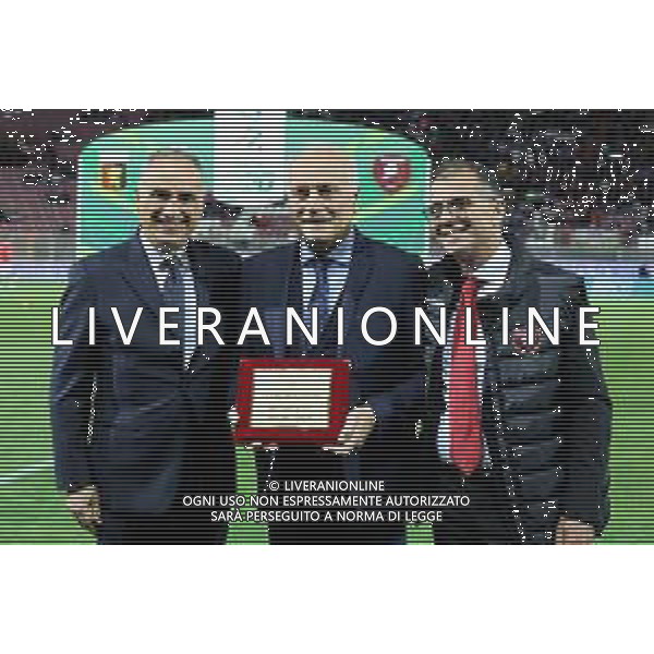 07.11.2022 STADIO ORESTE GRANILLO-REGGINA VS GENOA IL PRESIDENTE DELLA REGGINA CARDONA PREMIA CON UNA TARGA FRANCO COLOMBA EX ALLENATORE REGGINA ©GARREFFA PASQUALE / AGENZIA ALDO LIVERANI SAS