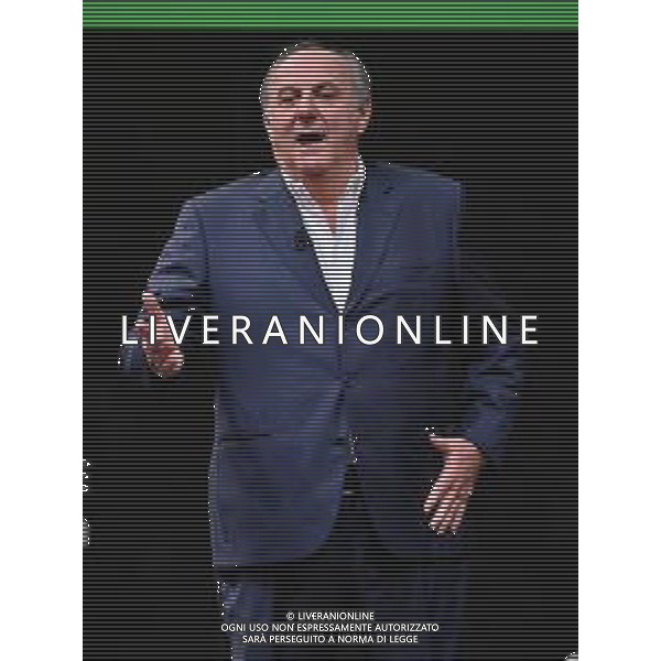TVRG Giornata della Ricerca nella foto Jerry Scotti Milano 08-11-2022 Presso il Teatro alla Scala ha avuto luogo la Giornata della Ricerca con la consegna del premio internazionale Lombardia e\' Ricerca foto agenzia Aldo Liverani sas / AGENZIA ALDO LIVERANI SAS