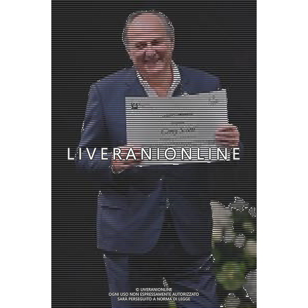 TVRG Giornata della Ricerca nella foto Jerry Scotti Milano 08-11-2022 Presso il Teatro alla Scala ha avuto luogo la Giornata della Ricerca con la consegna del premio internazionale Lombardia e\' Ricerca foto agenzia Aldo Liverani sas / AGENZIA ALDO LIVERANI SAS