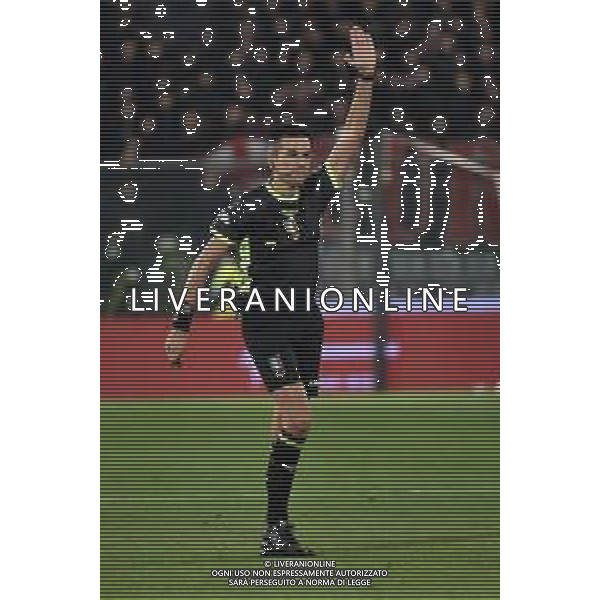 l\'arbitro Antonio Rapuano di Rimini annulla per fuorigioco il gol di Divock Origi (Milan) Cremonese vs Milan Cremona 08-11-2022 Stadio Giovanni Zini Campionato Serie A TIM - 14a giornata foto Roberto Garavaglia/ag. Aldo Liverani sas / AGENZIA ALDO LIVERANI SAS