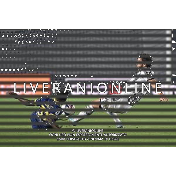 TVRG Yayah Kallon (Hellas Verona) e Manuel Locatelli (Juventus) Hellas Verona vs Juventus Verona 10-11-2022 Stadio Marcantonio Bentegodi Campionato Serie A TIM - 14a giornata foto Roberto Garavaglia/ag. Aldo Liverani sas / AGENZIA ALDO LIVERANI SAS