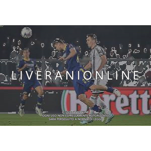 TVRG Pawel Dawidowicz (Hellas Verona) e Arkadiusz Krystian Milik (Juventus) Hellas Verona vs Juventus Verona 10-11-2022 Stadio Marcantonio Bentegodi Campionato Serie A TIM - 14a giornata foto Roberto Garavaglia/ag. Aldo Liverani sas / AGENZIA ALDO LIVERANI SAS