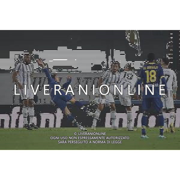 TVRG l\'intervento di Leonardo Bonucci (Juventus) inizialmente giudicato da rigore dall\'arbitro Marco Di Bello di Brindisi poi corretto dopo visione al VAR Hellas Verona vs Juventus Verona 10-11-2022 Stadio Marcantonio Bentegodi Campionato Serie A TIM - 14a giornata foto Roberto Garavaglia/ag. Aldo Liverani sas / AGENZIA ALDO LIVERANI SAS