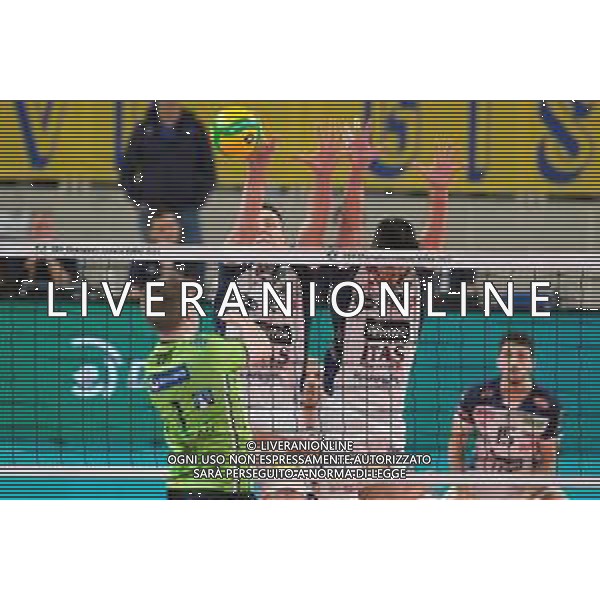 Muro di Gabriele Nelli - ITAS Trentino durante la partita tra ITAS Trentino e Decospan VT Menen valido per il primo turno della CEV Champions league di volley maschile. Trento, Italia, 10 Novembre 2022 presso la BLM Group Arena. ©Roberto Tommasini / AGENZIA ALDO LIVERANI SAS