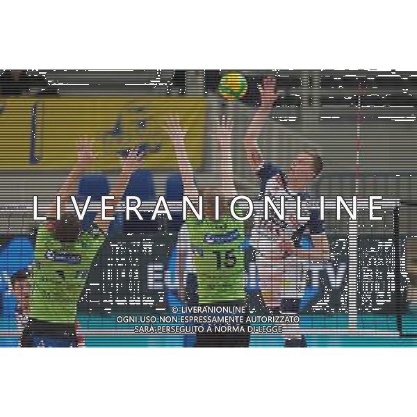 Attacco di Donovan Dzavoronok - ITAS Trentino durante la partita tra ITAS Trentino e Decospan VT Menen valido per il primo turno della CEV Champions league di volley maschile. Trento, Italia, 10 Novembre 2022 presso la BLM Group Arena. ©Roberto Tommasini / AGENZIA ALDO LIVERANI SAS