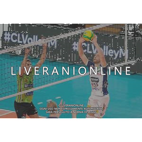 Palleggio di Riccardo Sbertoli - ITAS Trentino durante la partita tra ITAS Trentino e Decospan VT Menen valido per il primo turno della CEV Champions league di volley maschile. Trento, Italia, 10 Novembre 2022 presso la BLM Group Arena. ©Roberto Tommasini / AGENZIA ALDO LIVERANI SAS