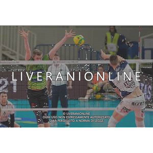 Muro di Mathieu Vanneste Decospan VT Menen durante la partita tra ITAS Trentino e Decospan VT Menen valido per il primo turno della CEV Champions league di volley maschile. Trento, Italia, 10 Novembre 2022 presso la BLM Group Arena. ©Roberto Tommasini / AGENZIA ALDO LIVERANI SAS