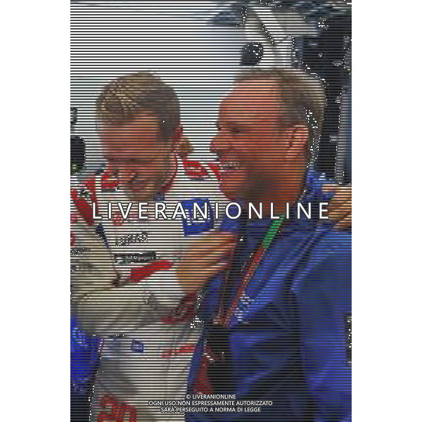Kevin Magnussen (DEN) Haas F1 Team celebrates his pole position with Rubens Barrichello (BRA). 11.11.2022. Formula 1 World Championship, Rd 21, Brazilian Grand Prix, Sao Paulo, Brazil, Qualifying Day. - www.xpbimages.com, EMail: requests@xpbimages.com © Copyright: XPB Images / AGENZIA ALDO LIVERANI SAS - ITALY ONLY EDITORIAL USE ONLY