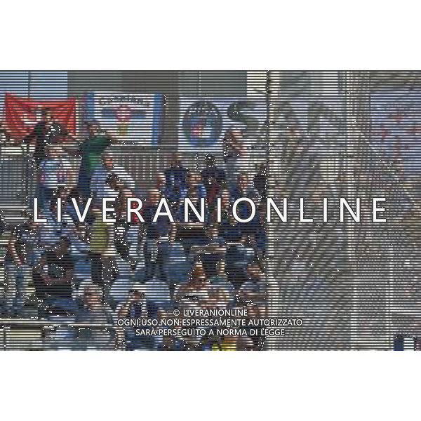 12-11-2022. Cagliari Calcio-Pisa Sporting Club 13° giornata serie BKT 2022/2023, stadio Unipol Domus Cagliari. Foto Salvatore Moi/Aldo Liverani s.a.s. Nella foto: Tifosi del Pisa Sporting Club, nel settore ospiti dello stadio Unipol Domus di Cagliari. ©MOI / AGENZIA ALDO LIVERANI SAS
