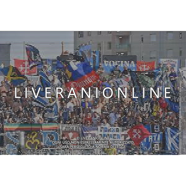 12-11-2022. Cagliari Calcio-Pisa Sporting Club 13° giornata serie BKT 2022/2023, stadio Unipol Domus Cagliari. Foto Salvatore Moi/Aldo Liverani s.a.s. Nella foto: Tifosi del Pisa Sporting Club, nel settore ospiti dello stadio Unipol Domus di Cagliari. ©MOI / AGENZIA ALDO LIVERANI SAS