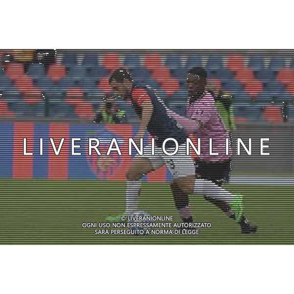 Cosenza, Italia - calcio Cosenza vs Palermo - Campionato di calcio Serie BKT 2022/2023 Stadio San Vito Marulla. Nella foto: November 12, 2022 Cosenza, Italy - sport, soccer - Cosenza vs Palermo - Italian Football Championship League BKT 2022/2023 - San Vito-Marulla stadium. In the pic: Davide Merola and Jeramie Broh ©Andrea Rosito/ AGENZIA ALDO LIVERANI SAS